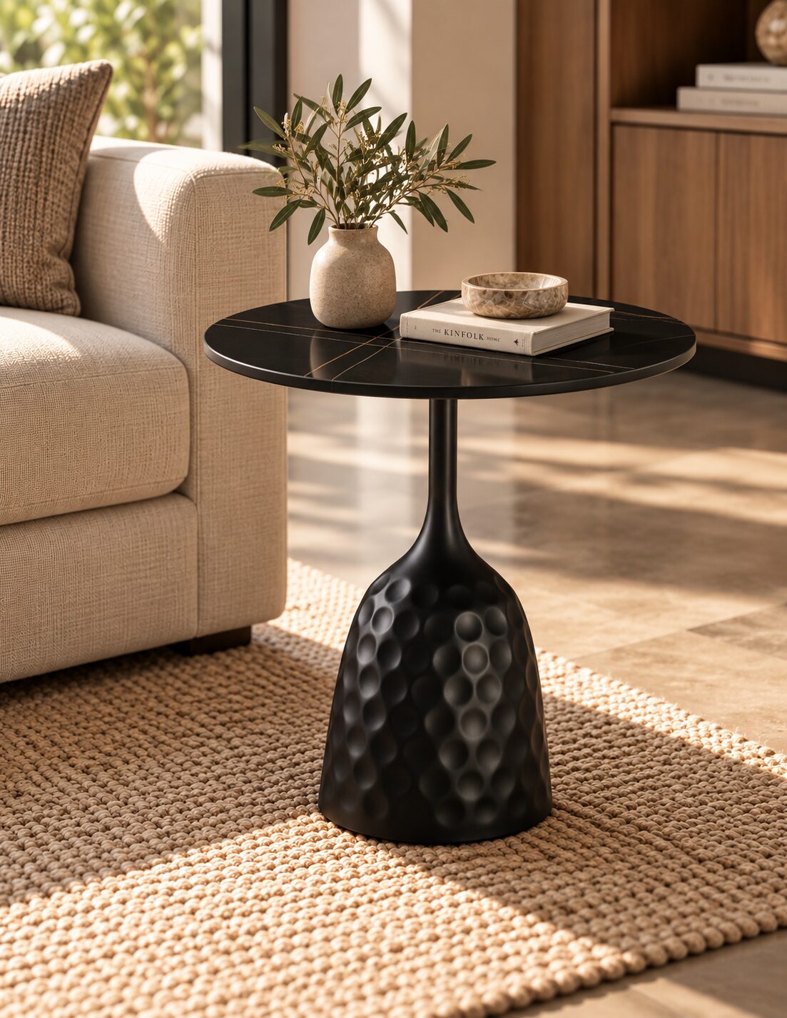 Mesa CAVEZZO, baja, negra, tapa cerámica mármol negro, 50 cms de diámetro