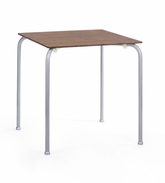 Mesa FERAY NEW, apilable, epoxi color gris, tablero fenólico castaño 69 x 69 cms.