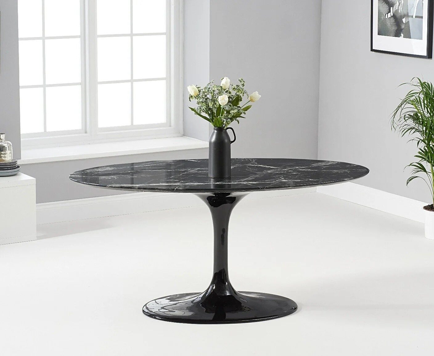 Mesa TUL, oval, fibra de vidrio, mármol negro 160×90 cms